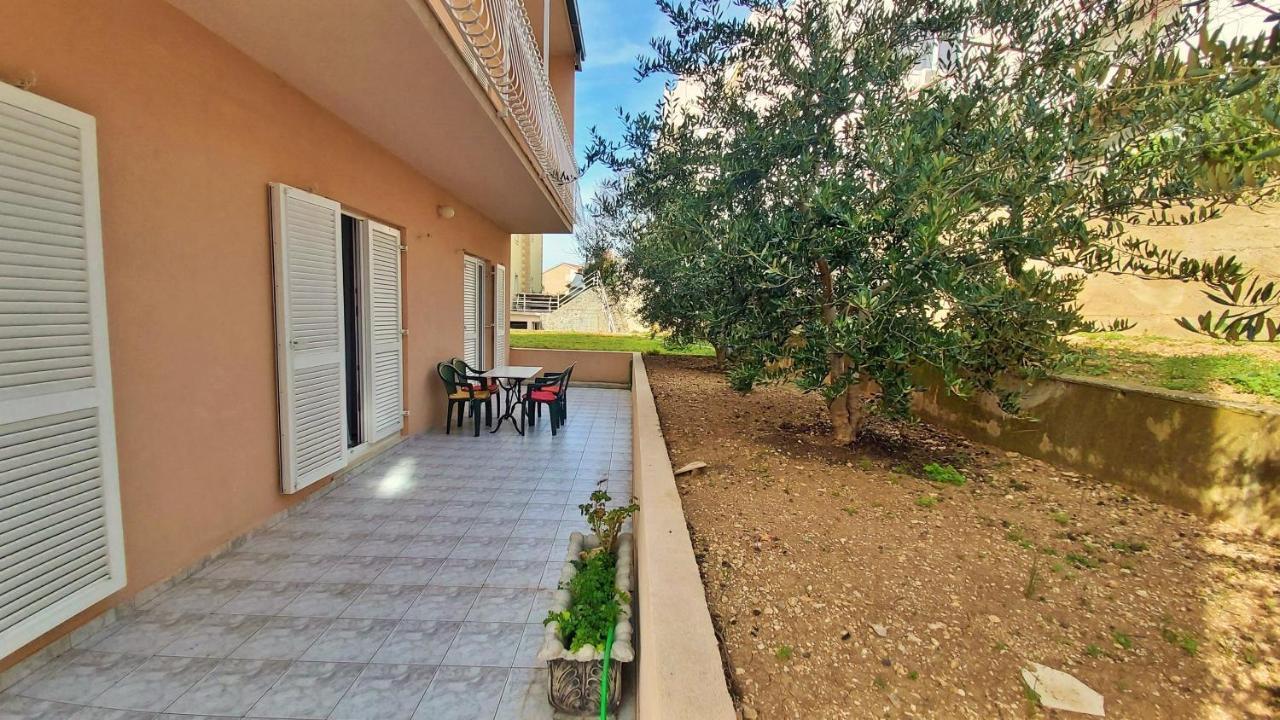 Apartments Mandalinic オミシュ エクステリア 写真