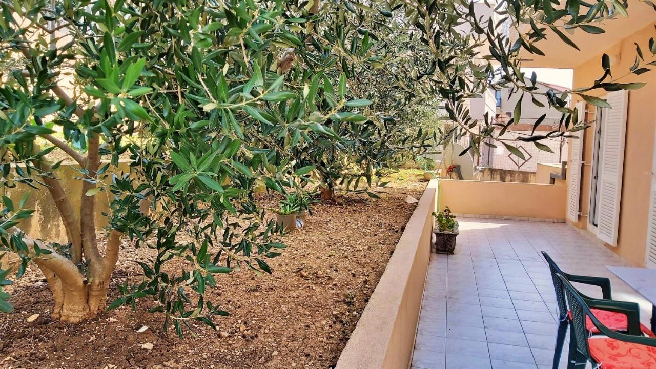 Apartments Mandalinic オミシュ エクステリア 写真