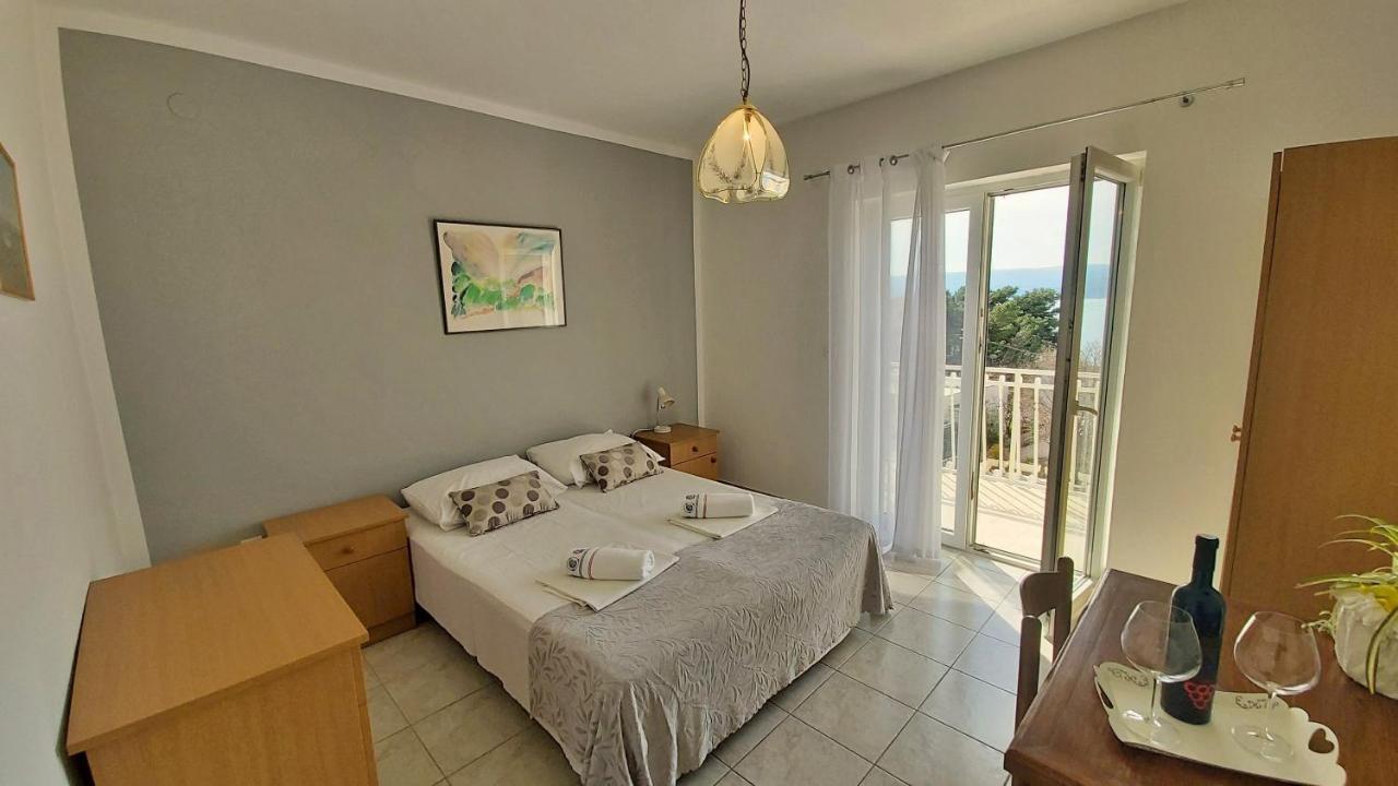 Apartments Mandalinic オミシュ エクステリア 写真