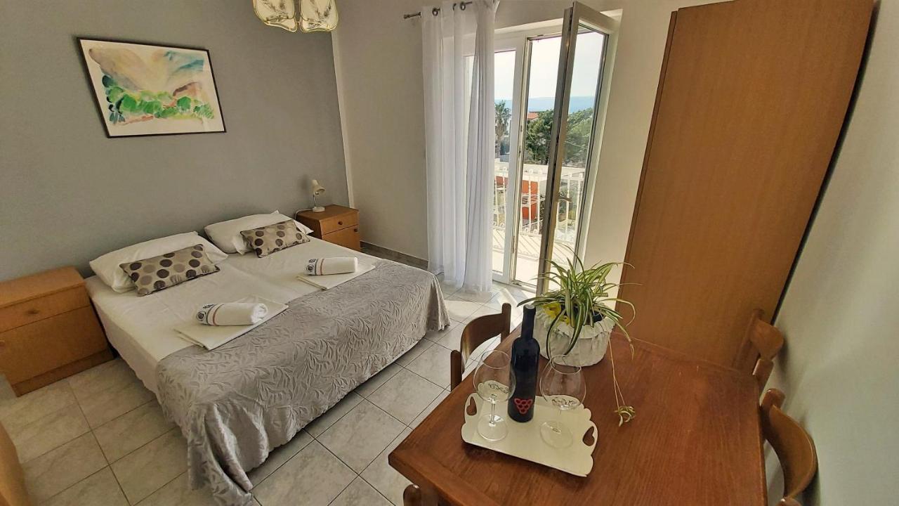 Apartments Mandalinic オミシュ エクステリア 写真