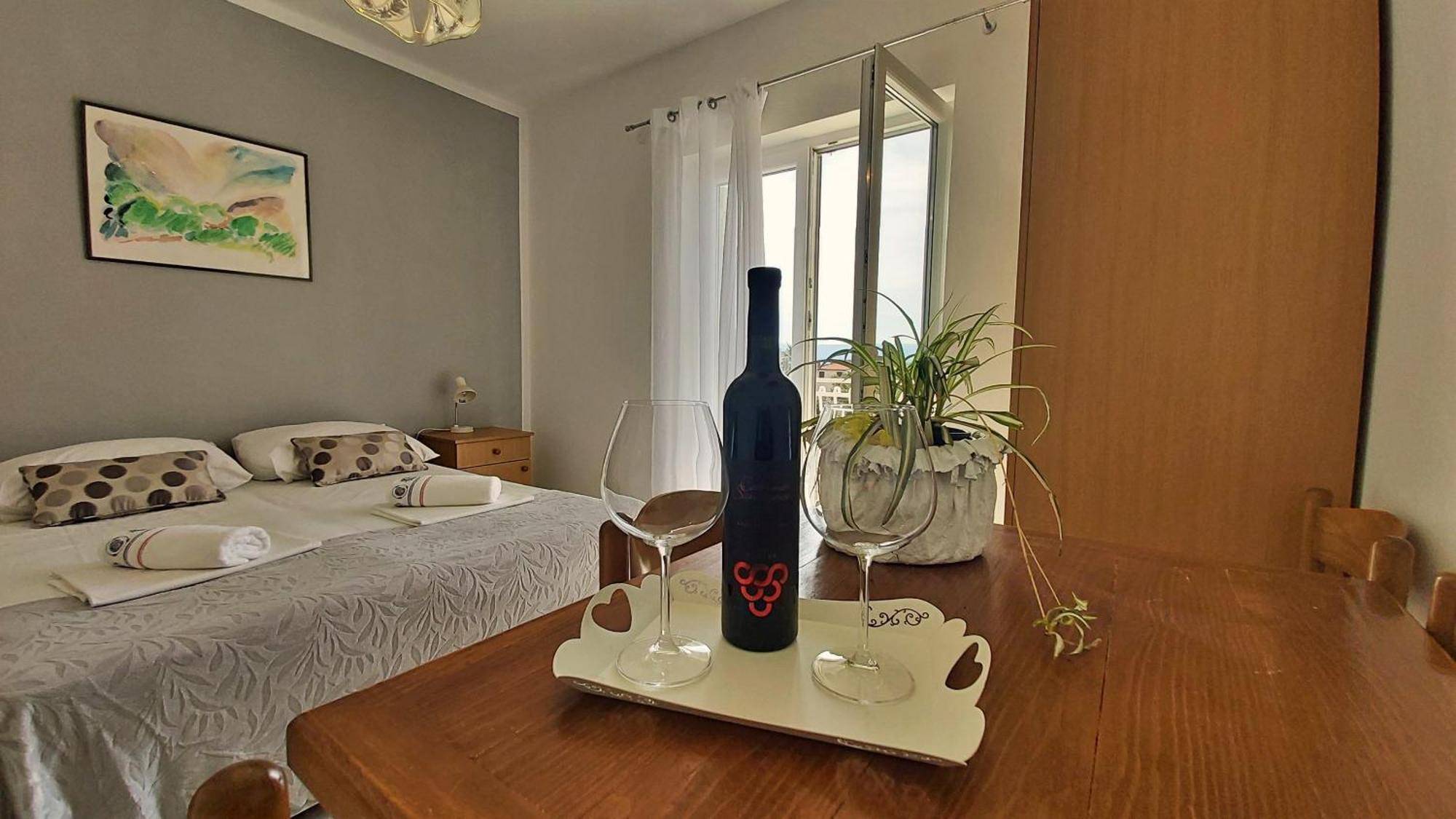 Apartments Mandalinic オミシュ エクステリア 写真
