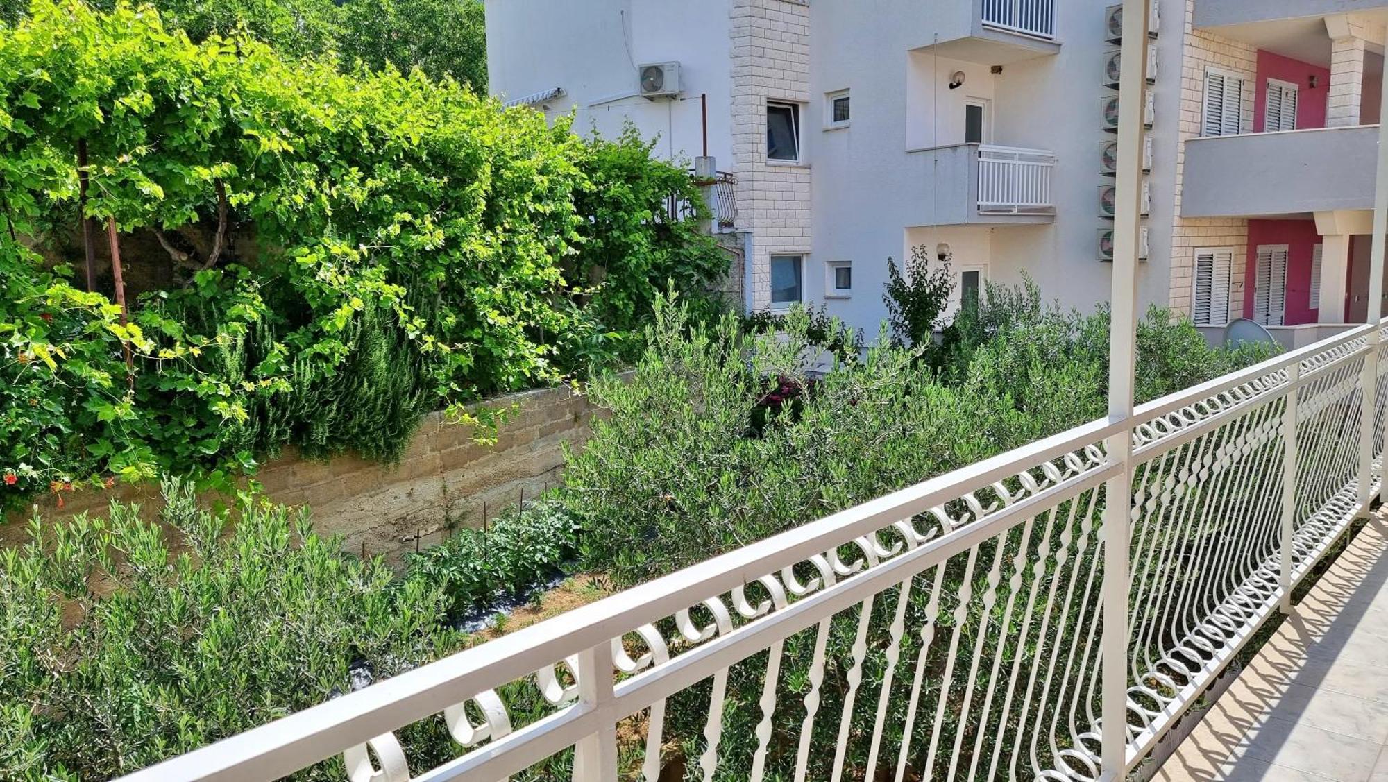 Apartments Mandalinic オミシュ エクステリア 写真