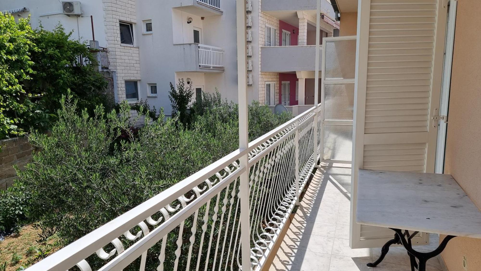 Apartments Mandalinic オミシュ エクステリア 写真