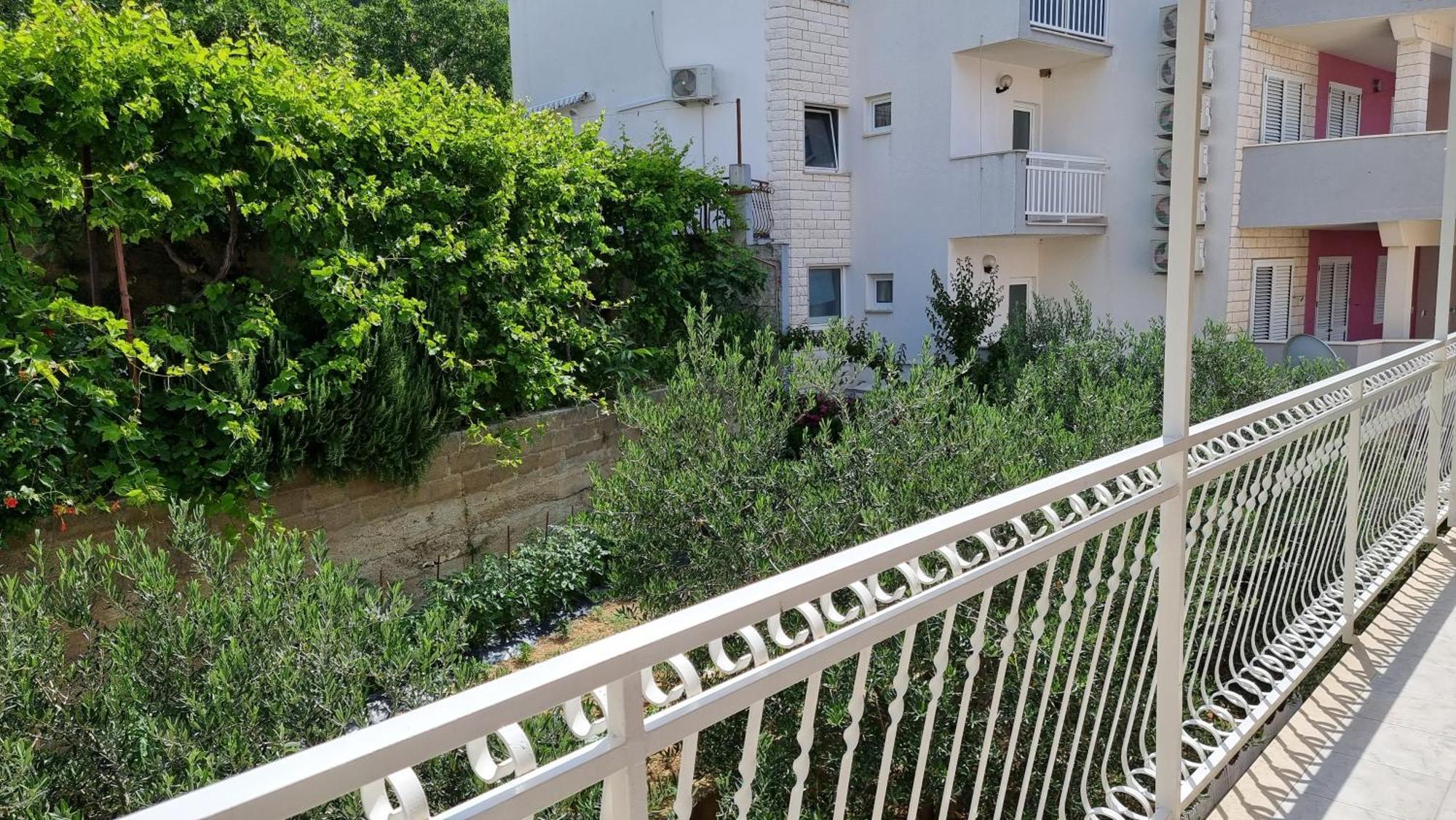 Apartments Mandalinic オミシュ エクステリア 写真